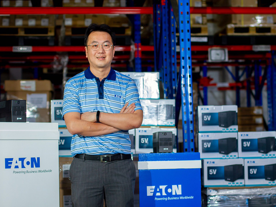 บริษัท อีตั้น อิเล็คทริค (ประเทศไทย) จำกัด (EATON) นำโดยนายปริญญา พงษ์รัตนกูล ผู้จัดการประจำประเทศไทย